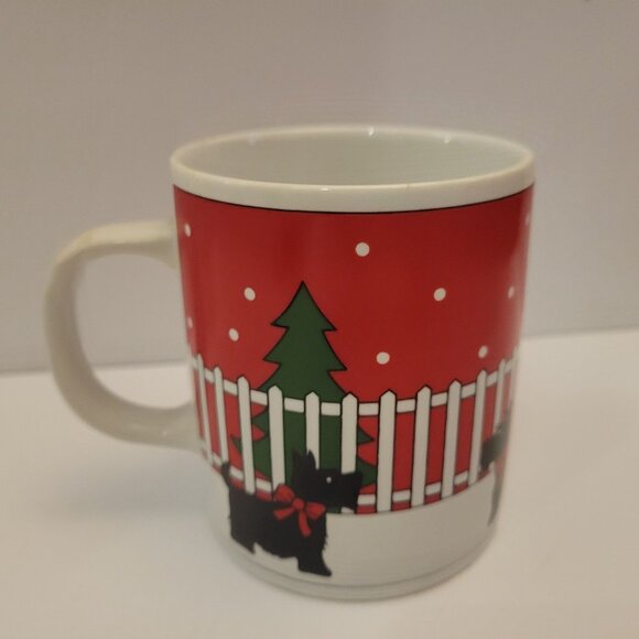 Scottie Dog Christmas Mug With Festive Wreath & Trees Design - Picture 4 of 7